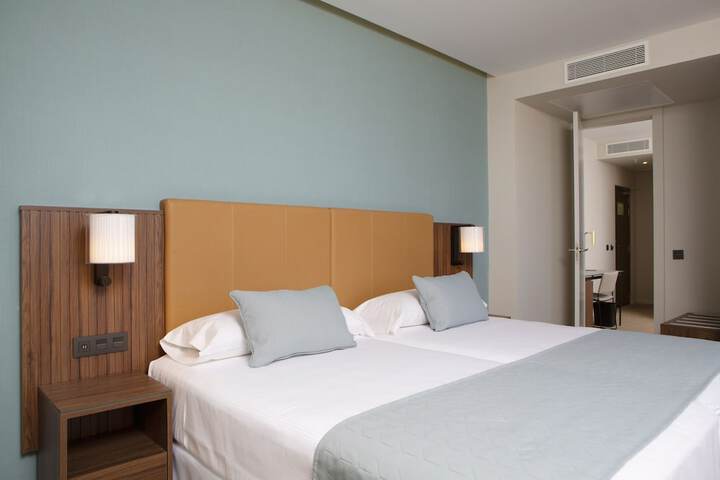 Room 12 of 202