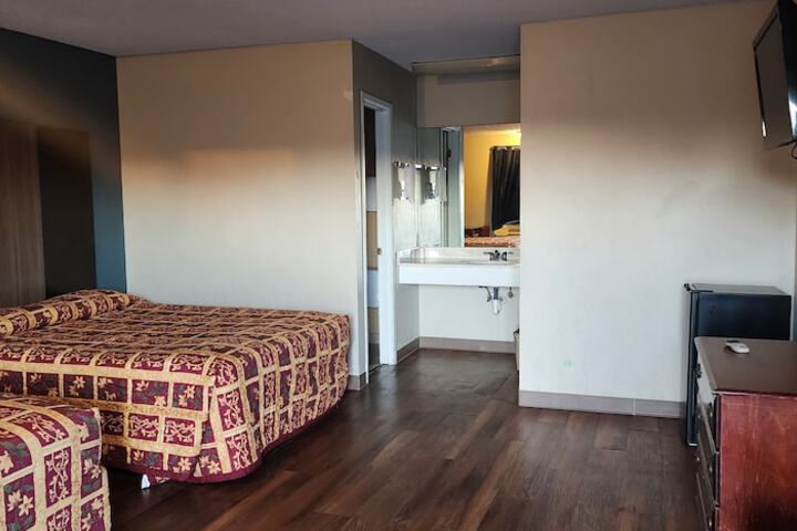 2 Queen Beds (3 of 10)