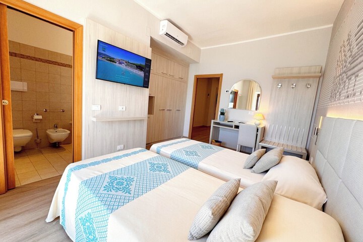 Room 40 of 145