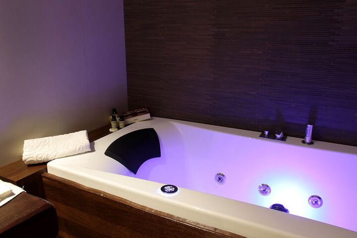 Hot Tub 23 of 59