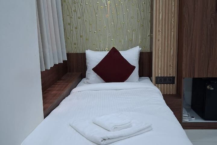 Room 4 of 19