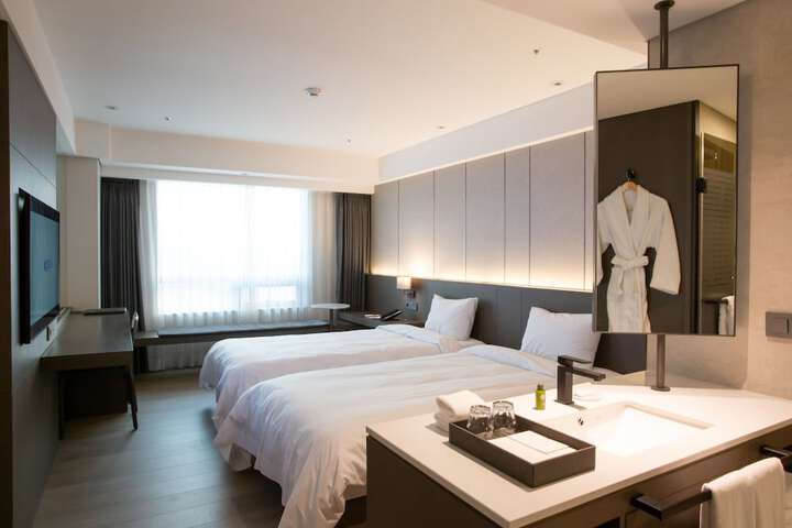 Room 13 of 48