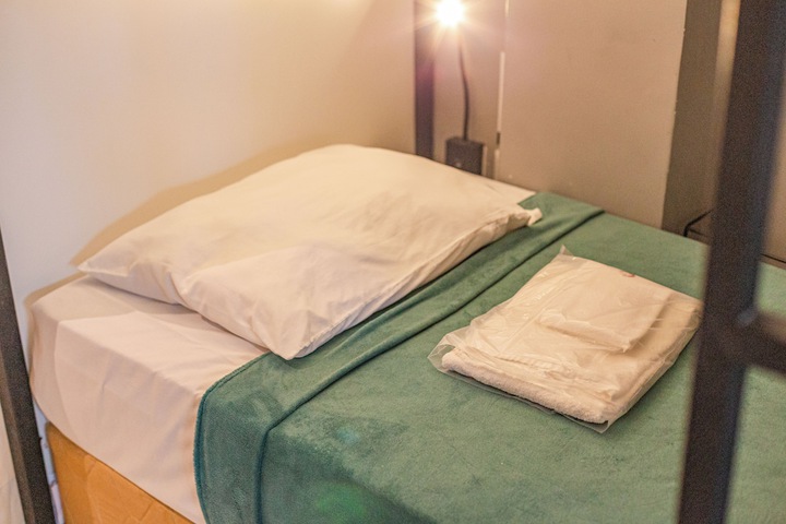 Room 8 of 33
