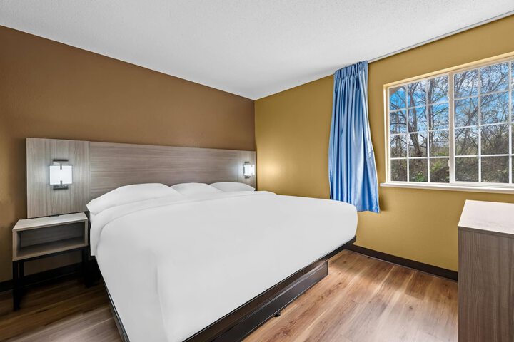Room 13 of 36