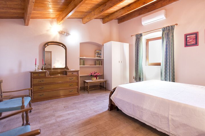 Room 14 of 14