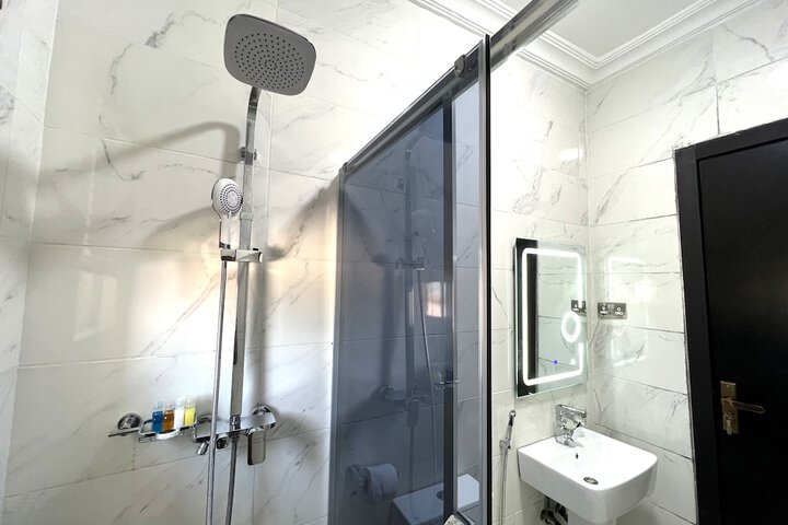 Room 70 of 100