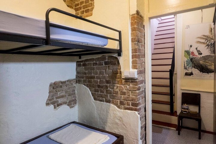 Room 9 of 94
