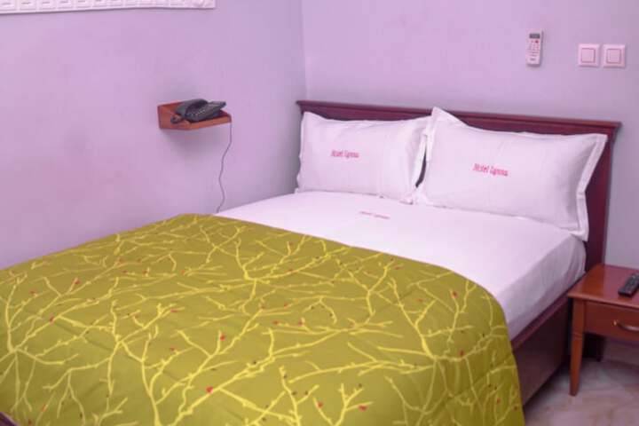 Room 2 of 122