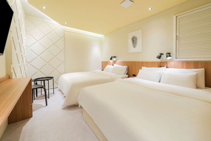 Room 18 of 48