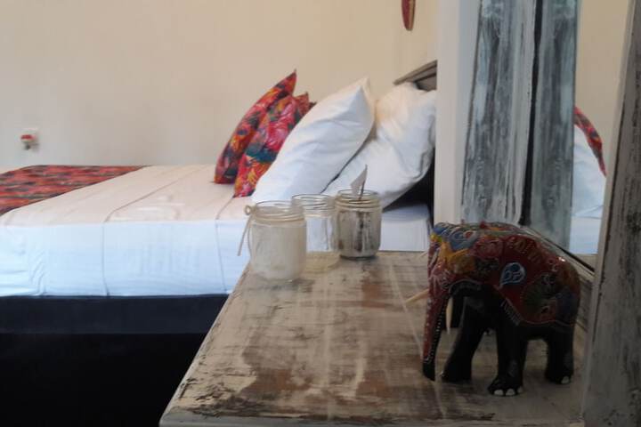 Room 6 of 28