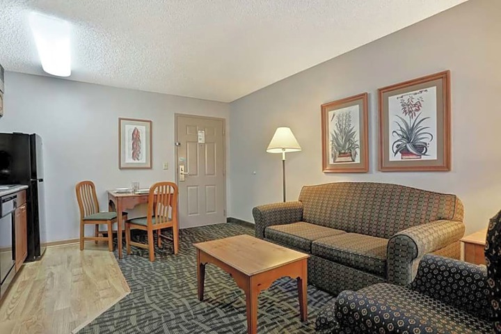 Hotel Suite Photo