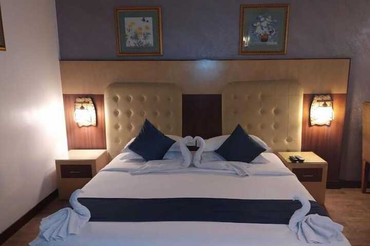 Room 11 of 34