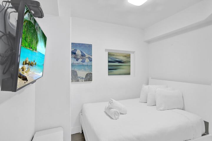 Room 33 of 723