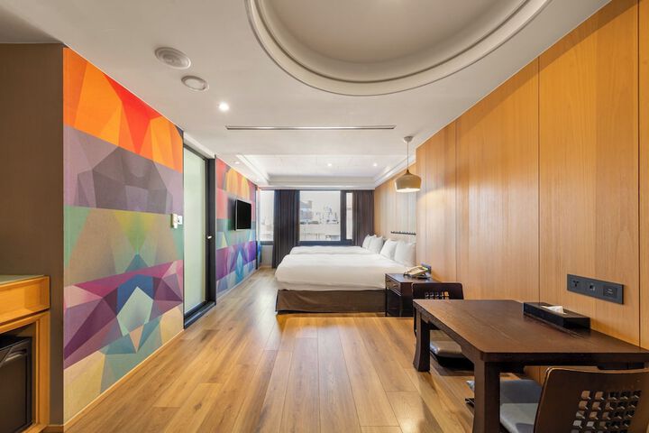 Room 71 of 103