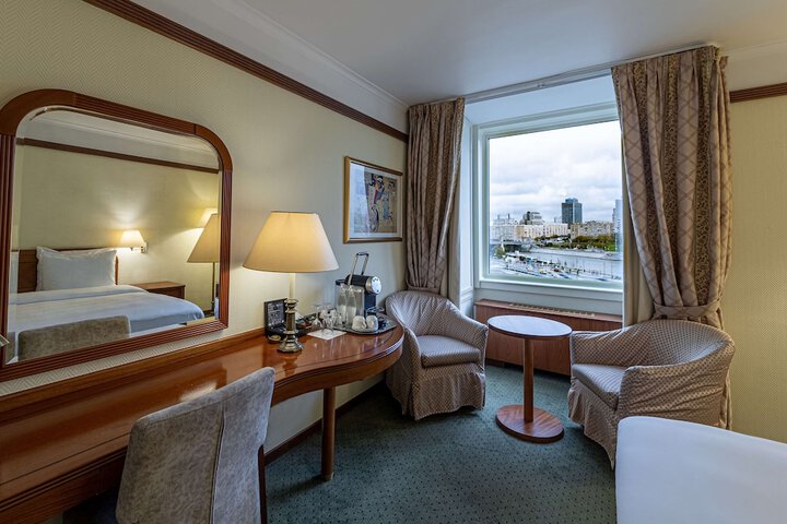 Room 33 of 219