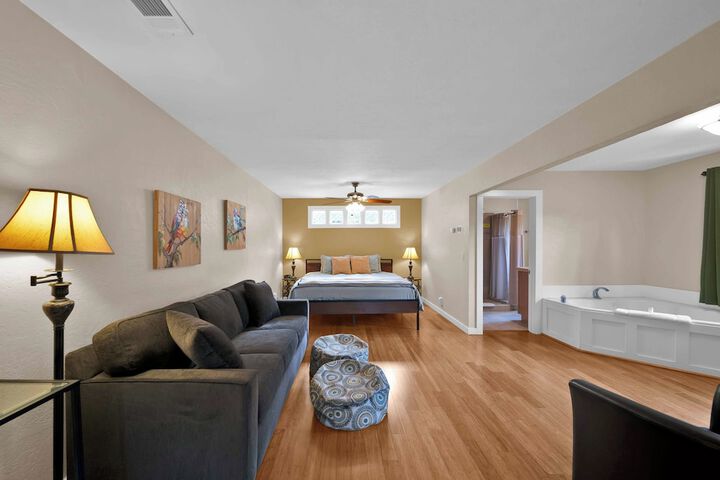 Room 20 of 172