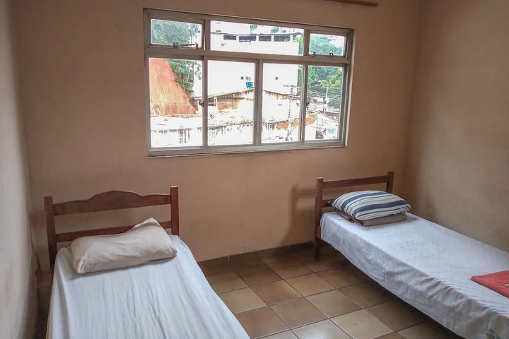 Room 4 of 11