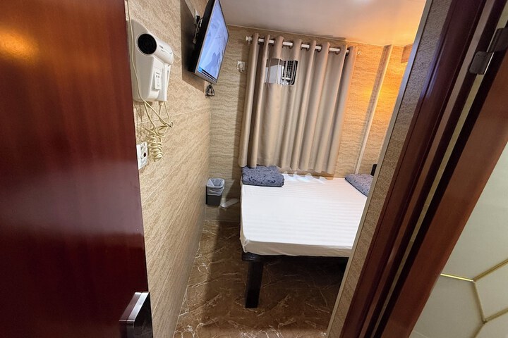 Room 38 of 138
