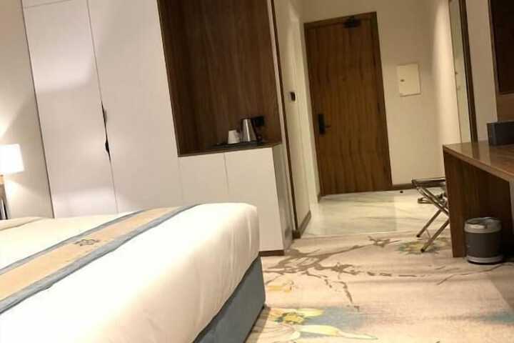 Room 11 of 96