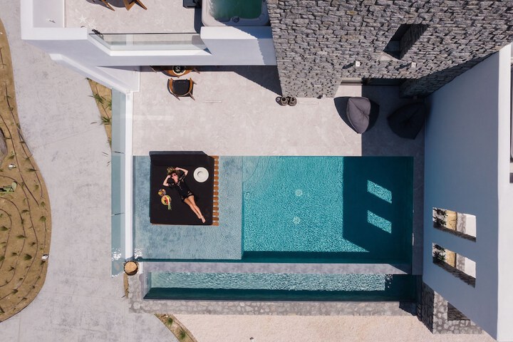 Pool 42 of 60