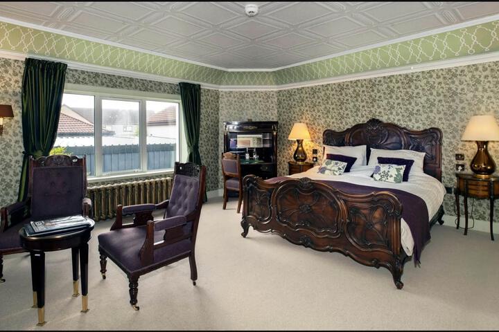 Room 14 of 22