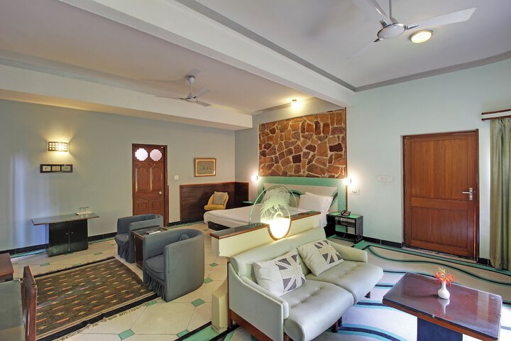 Room 6 of 53