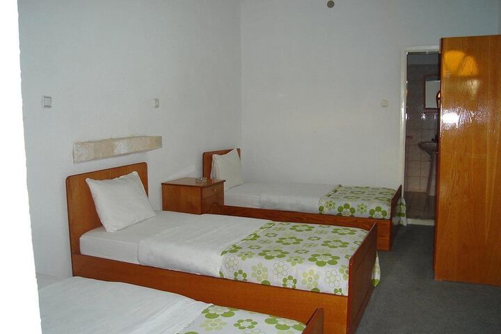 Room 2 of 32