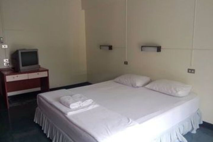 Room 11 of 18