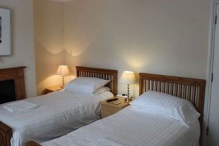 Room 8 of 12