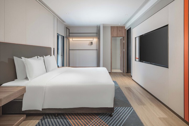 Room 8 of 48