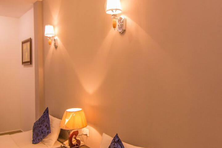Room 10 of 38