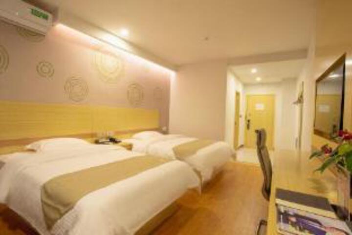 Room 6 of 8