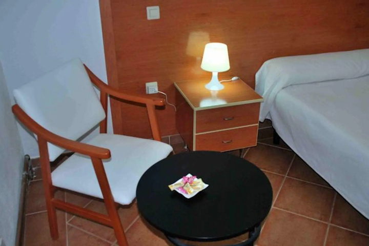 Room 4 of 18