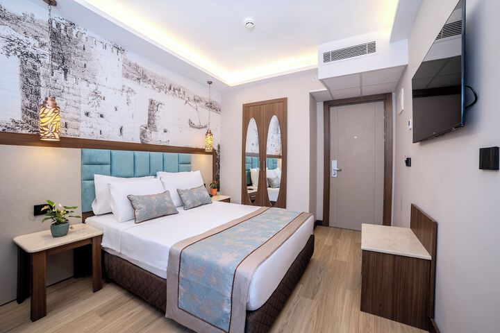 Room 18 of 65