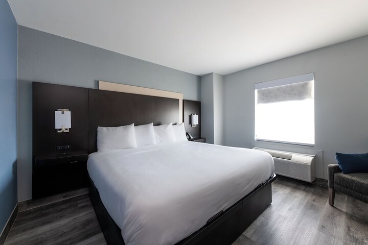 Room 11 of 20