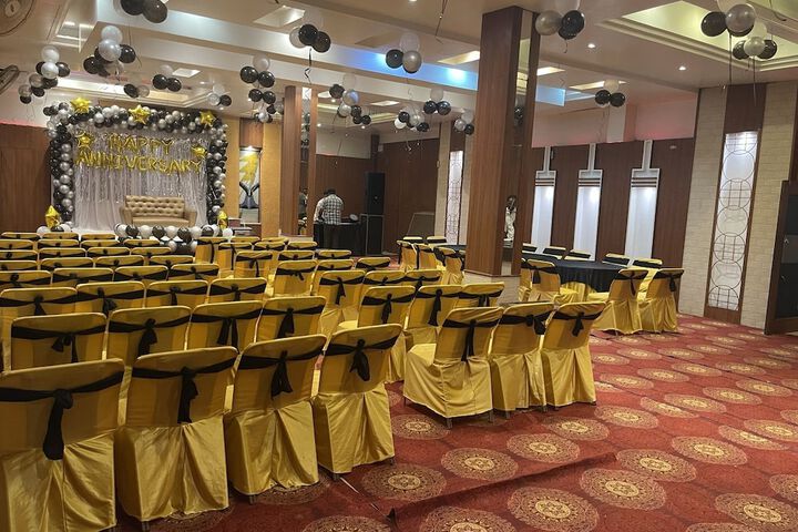 Ballroom/Hall 37 of 40