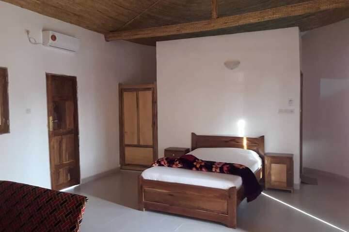 Room 4 of 90