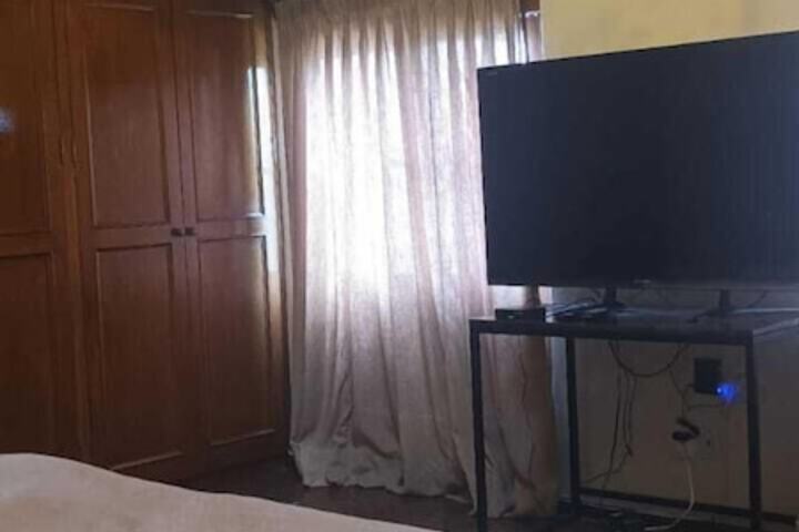 Room 2 of 5