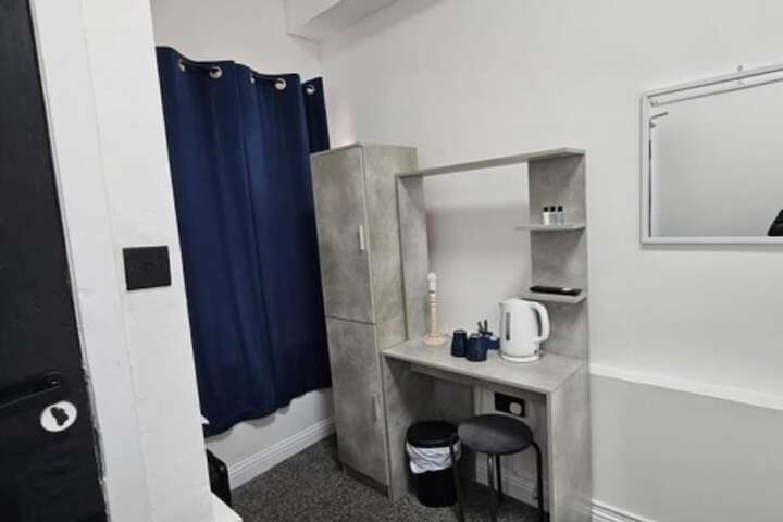 Room 10 of 38