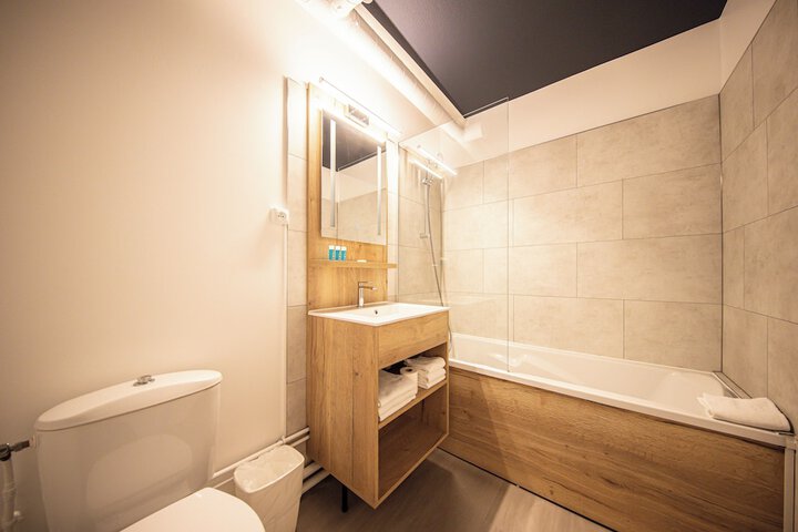 Room 33 of 42