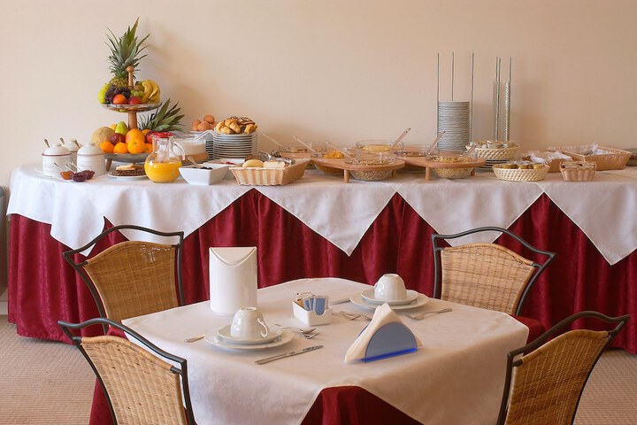 Breakfast/Coffee Service 37 of 64