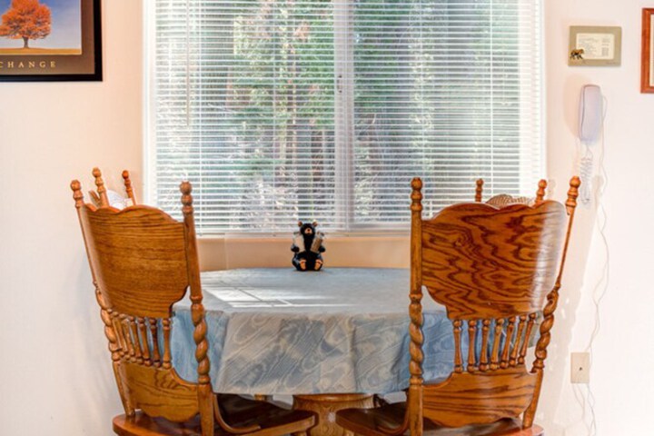 Dining 11 of 20
