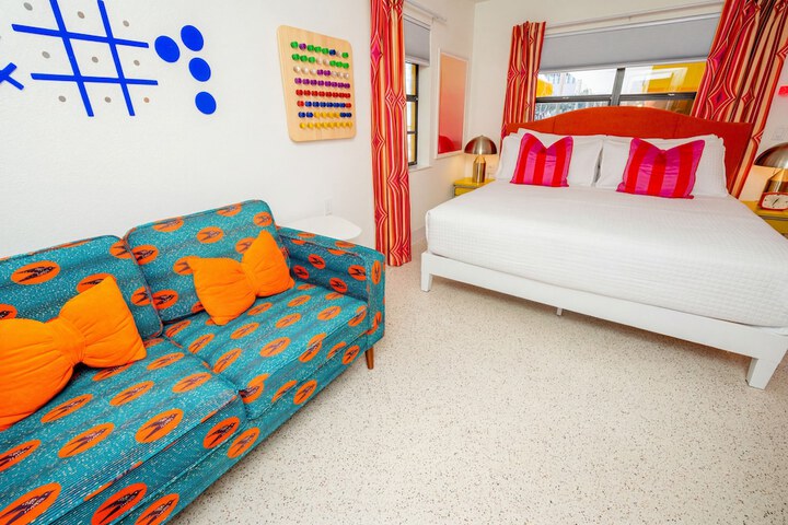 Room 6 of 47