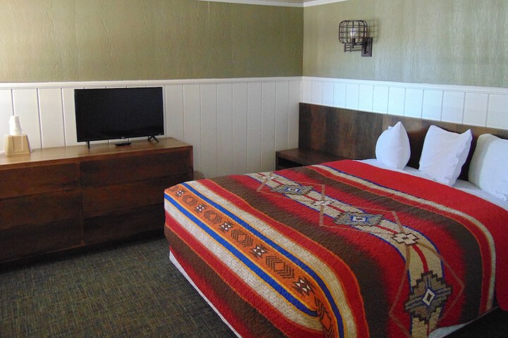Room 24 of 64
