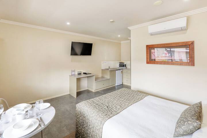Room 10 of 43