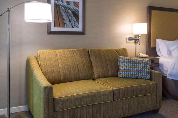 1 King Bed Study with Sofa Bed (1 of 21)