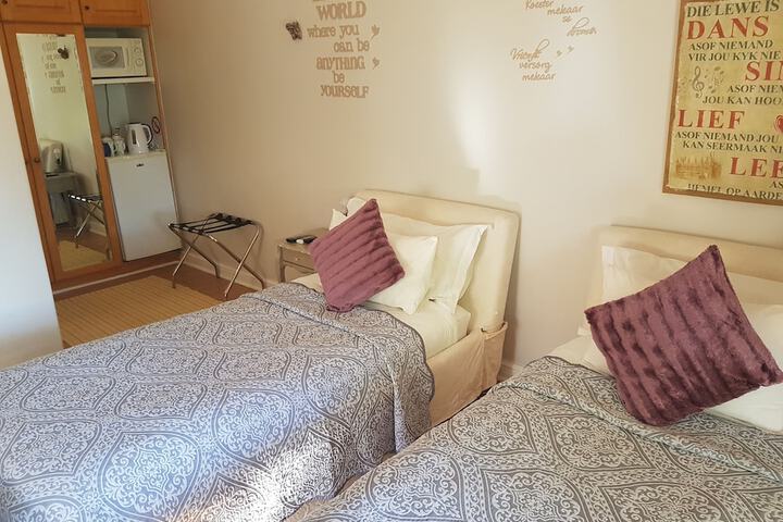 Room 6 of 33