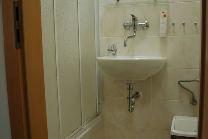 Room 18 of 33