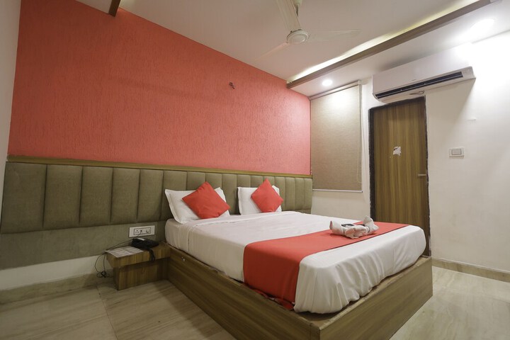 Room 7 of 18