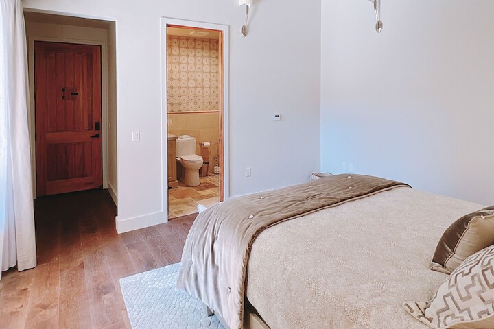 Room 8 of 89
